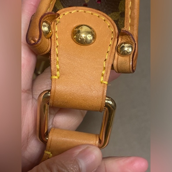 Louis Vuitton Limited Edition Perforated Musette Bag (Monogram & Fuchsia ) - Picture 11 of 16